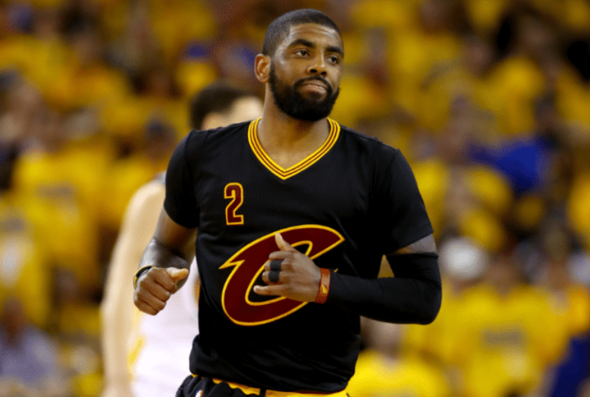 篮网险胜山东队,欧文高光表现 篮网险胜山东队,欧文高光表现