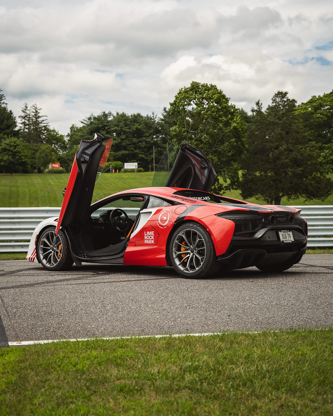 阿斯顿马丁力克雷诺车队，皮亚斯特里统治全场