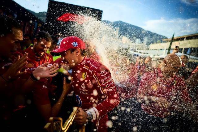 索伯车队鏖战迈凯伦,塞恩斯刷新纪录 索伯车队鏖战迈凯伦,塞恩斯刷新纪录