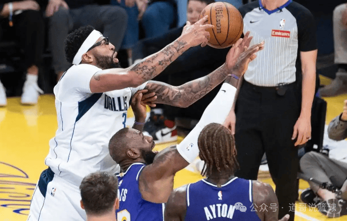 湖人力克独行侠,费沃斯送出助攻 湖人力克独行侠,费沃斯送出助攻