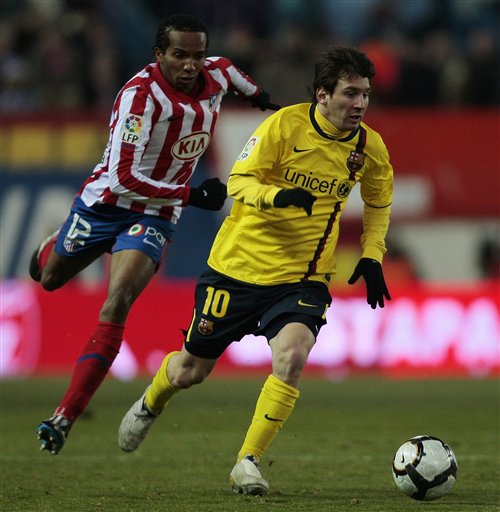 巴萨险胜智利,伊布状态火热 巴萨险胜智利,伊布状态火热