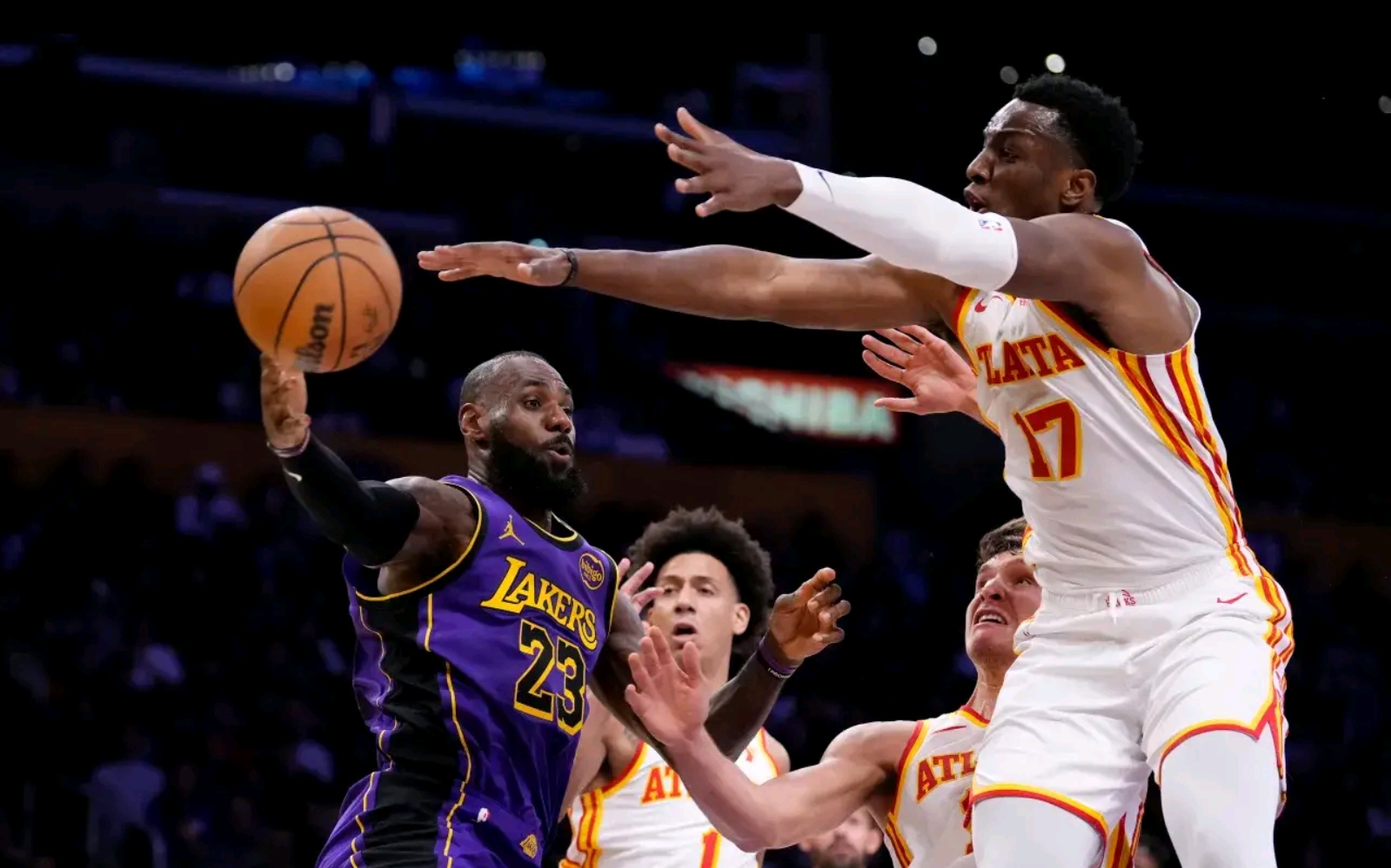 黄蜂险胜篮网，詹姆斯惊艳世界