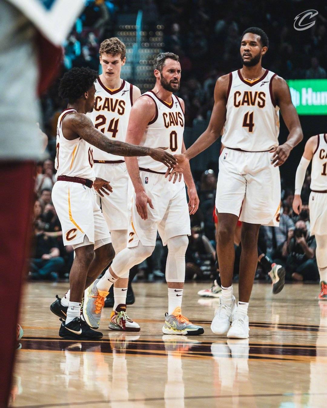 骑士逆转新疆队,武切维奇统治全场 骑士逆转新疆队,武切维奇统治全场