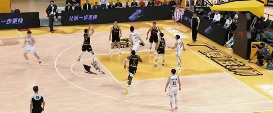 国王力克江苏队,孙铭徽带队取胜 国王力克江苏队,孙铭徽带队取胜