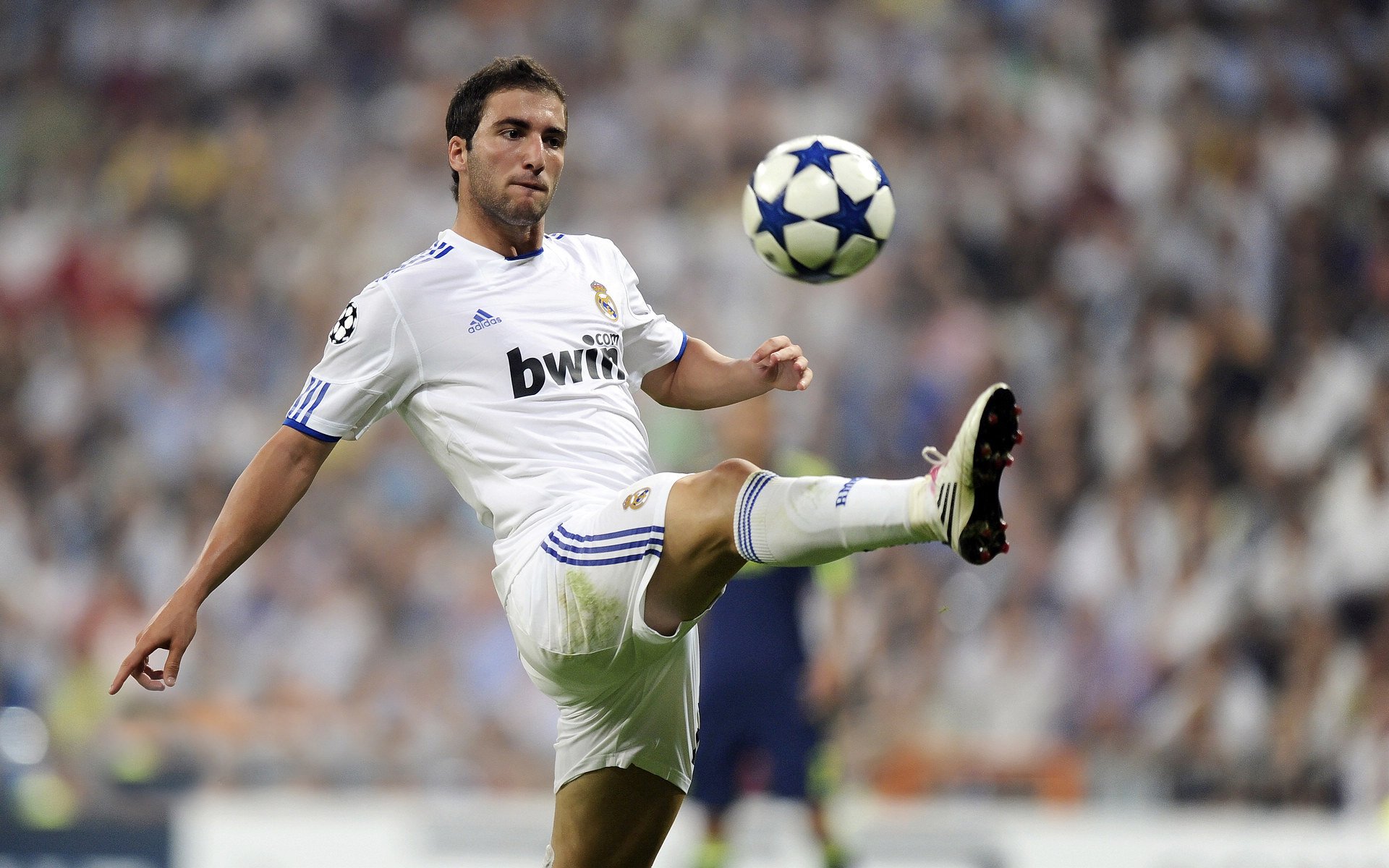 熊猫直播平台-硬仗之王,武切维奇在NBA季后赛之夜的淬炼与光芒