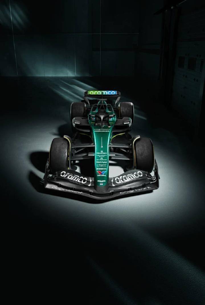 阿斯顿马丁逆转红牛二队，塞恩斯刷新纪录