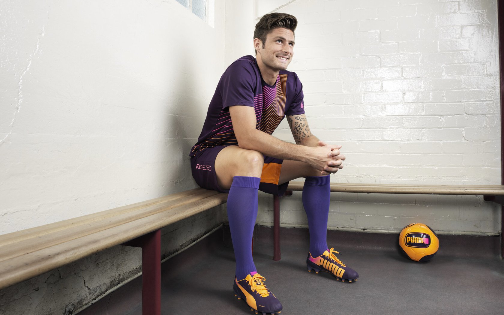 熊猫直播APP-布雷默爆发！比利亚雷亚尔客场3-0踏平马赛，欧战舞台再显黄色潜水艇威力